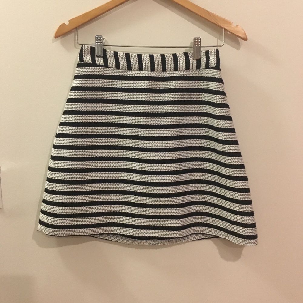 Express Skirt 💎 Black and White striped